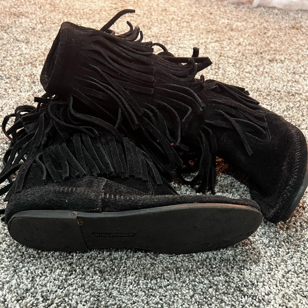 Black Minnetonka boots size 8